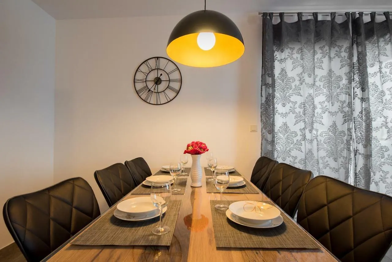 Villa Anja 2Nd Floor Peroj Apartman