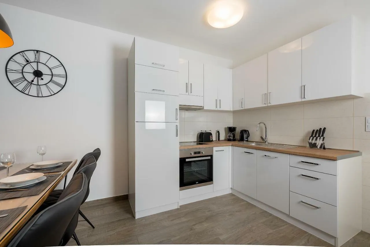 Villa Anja 2Nd Floor Peroj Apartman
